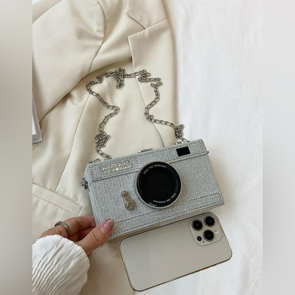 Mini Camera Design Chain
Strap Box Bag - Picture 3 of 5